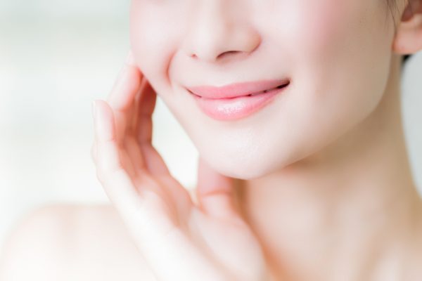 顔のたるみ予防にセルフマッサージが有効な理由とは