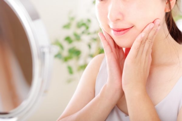 顔のたるみやほうれい線を予防するための方法は？